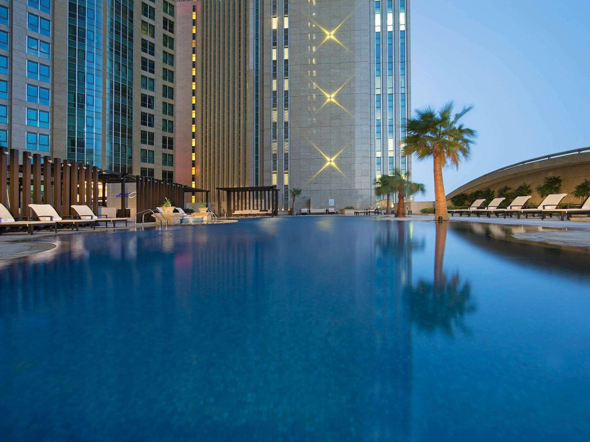 Sofitel Abu Dhabi Corniche Hotel Exterior foto